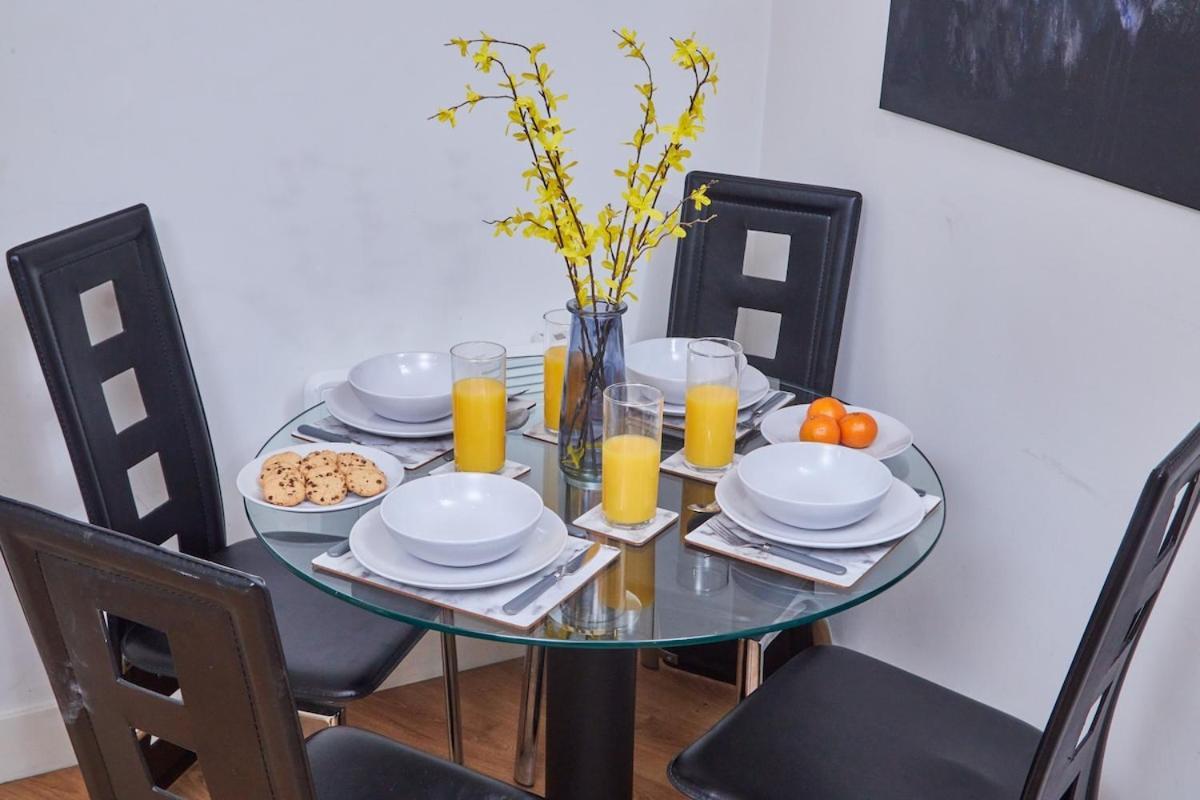 Leeds - 4 Beds - Balcony - Wifi - Yorksha Apartment